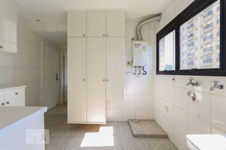 Apartamento para alugar com 360m², 4 quartos e 4 vagas Apartamento para alugar com 360m², 4 quartos e 4 vagasÁrea de serviço