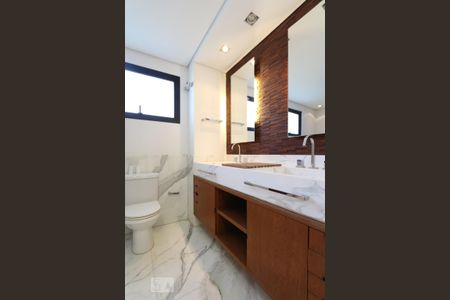 Apartamento para alugar com 360m², 4 quartos e 4 vagas Apartamento para alugar com 360m², 4 quartos e 4 vagasBanheiro da suíte 1
