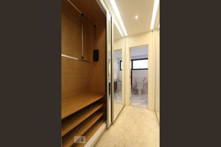 Apartamento para alugar com 360m², 4 quartos e 4 vagas Apartamento para alugar com 360m², 4 quartos e 4 vagasSuíte 1 - Closet