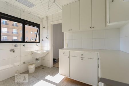 Apartamento para alugar com 360m², 4 quartos e 4 vagas Apartamento para alugar com 360m², 4 quartos e 4 vagasÁrea de serviço