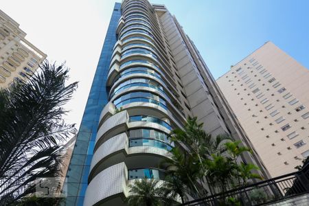 Apartamento para alugar com 360m², 4 quartos e 4 vagas Apartamento para alugar com 360m², 4 quartos e 4 vagasFachada