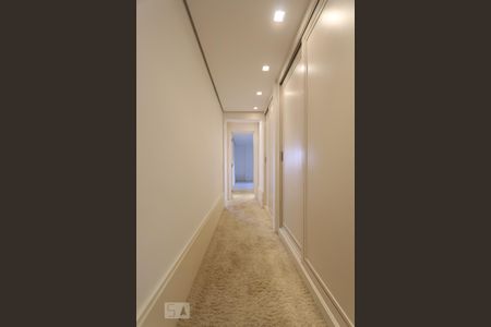 Apartamento para alugar com 360m², 4 quartos e 4 vagas Apartamento para alugar com 360m², 4 quartos e 4 vagasCorredor