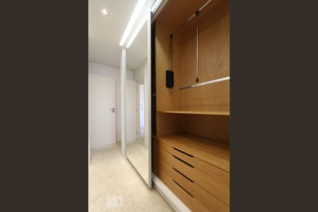 Apartamento para alugar com 360m², 4 quartos e 4 vagas Apartamento para alugar com 360m², 4 quartos e 4 vagasSuíte 1 - Closet