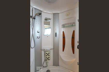 Apartamento para alugar com 360m², 4 quartos e 4 vagas Apartamento para alugar com 360m², 4 quartos e 4 vagasBanheiro da suíte 1