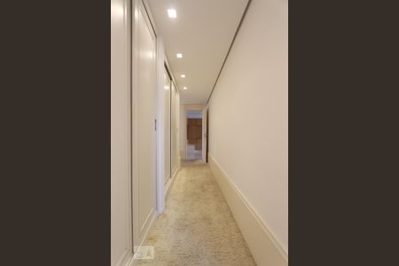 Apartamento para alugar com 360m², 4 quartos e 4 vagas Apartamento para alugar com 360m², 4 quartos e 4 vagasCorredor