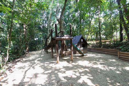 Apartamento para alugar com 360m², 4 quartos e 4 vagas Apartamento para alugar com 360m², 4 quartos e 4 vagasBosque privativo