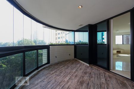 Apartamento para alugar com 360m², 4 quartos e 4 vagas Apartamento para alugar com 360m², 4 quartos e 4 vagasVaranda da sala