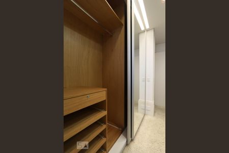 Apartamento para alugar com 360m², 4 quartos e 4 vagas Apartamento para alugar com 360m², 4 quartos e 4 vagasSuíte 1 - Closet