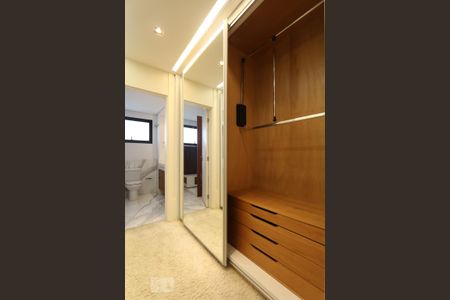 Apartamento para alugar com 360m², 4 quartos e 4 vagas Apartamento para alugar com 360m², 4 quartos e 4 vagasSuíte 1 - Closet