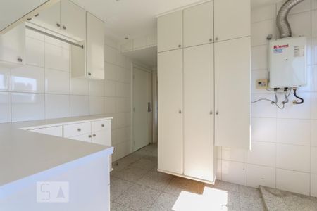 Apartamento para alugar com 360m², 4 quartos e 4 vagas Apartamento para alugar com 360m², 4 quartos e 4 vagasÁrea de serviço