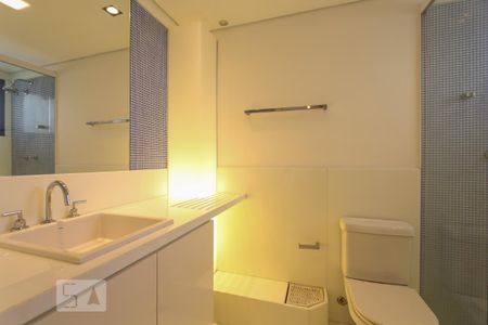 Apartamento para alugar com 360m², 4 quartos e 4 vagas Apartamento para alugar com 360m², 4 quartos e 4 vagasBanheiro da suíte 2