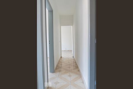 Corredor de apartamento à venda com 2 quartos, 80m² em Olaria, Rio de Janeiro