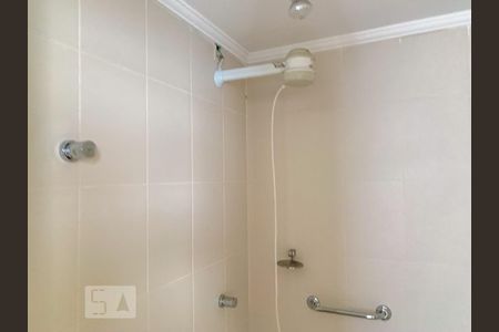 Banheiro de Serviço de apartamento para alugar com 2 quartos, 115m² em Cambuí, Campinas