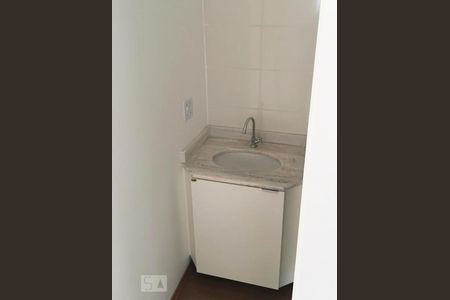 Banheiro social de apartamento para alugar com 3 quartos, 65m² em Vila Prudente, São Paulo