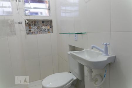 Banheiro de casa para alugar com 1 quarto, 18m² em Sacomã, São Paulo