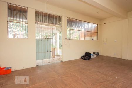 Sala / Cozinha  de casa para alugar com 3 quartos, 210m² em Passo da Areia, Porto Alegre