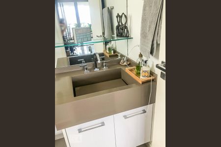Apartamento à venda com 70m², 1 quarto e 2 vagas Apartamento à venda com 70m², 1 quarto e 2 vagasBanheiro 1