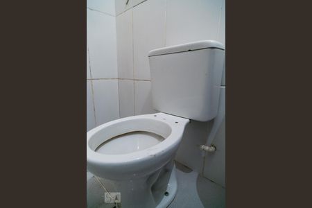 Banheiro de kitnet/studio para alugar com 1 quarto, 18m² em Pompéia, Belo Horizonte