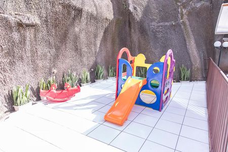 Apartamento à venda com 80m², 2 quartos e 2 vagas Apartamento à venda com 80m², 2 quartos e 2 vagasÁrea Comum - Playground