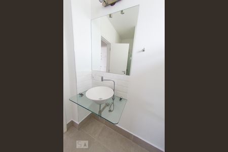 Apartamento para alugar com 120m², 4 quartos e 1 vaga Apartamento para alugar com 120m², 4 quartos e 1 vagaBanheiro Corredor