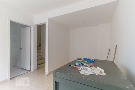 Sala de casa de condomínio para alugar com 2 quartos, 80m² em Riachuelo, Rio de Janeiro