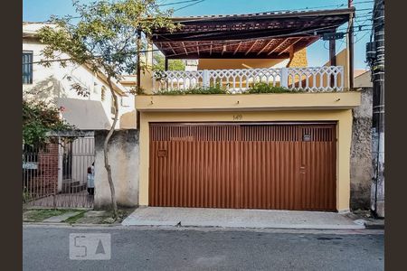Casa à venda com 100m², 2 quartos e 2 vagas Casa à venda com 100m², 2 quartos e 2 vagasFachada