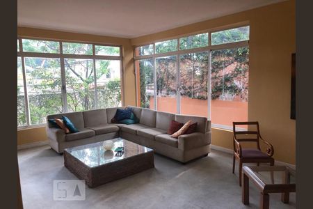 Casa para alugar com 440m², 4 quartos e 3 vagas Casa para alugar com 440m², 4 quartos e 3 vagasSala