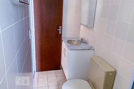 Banheiro da suíte de kitnet/studio para alugar com 1 quarto, 32m² em Botafogo, Campinas