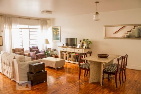 Sala de casa para alugar com 3 quartos, 146m² em Jardim das Acácias, São Paulo