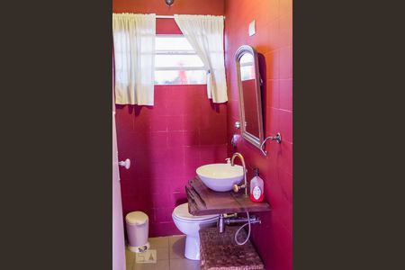 Lavabo de casa para alugar com 3 quartos, 146m² em Jardim das Acácias, São Paulo