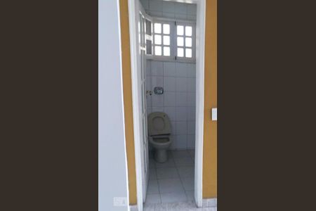 Casa à venda com 220m², 3 quartos e sem vaga Casa à venda com 220m², 3 quartos e sem vagaBanheiro