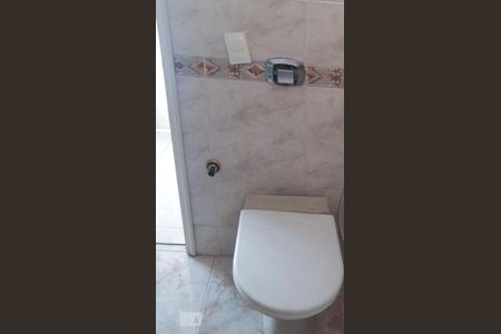Casa à venda com 220m², 3 quartos e sem vaga Casa à venda com 220m², 3 quartos e sem vagaBanheiro