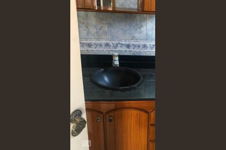 Casa à venda com 220m², 3 quartos e sem vaga Casa à venda com 220m², 3 quartos e sem vagaBanheiro