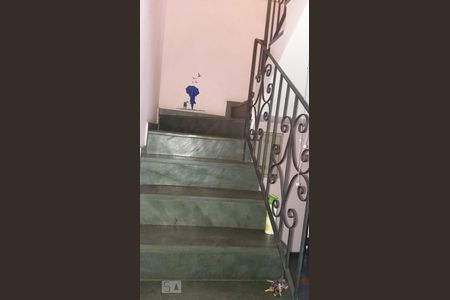 Escada de casa para alugar com 3 quartos, 140m² em Santa Maria, São Caetano do Sul