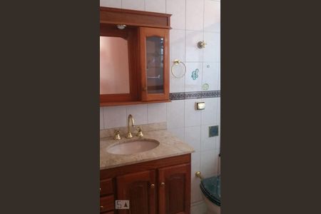 Banheiro Social andar superior de casa para alugar com 3 quartos, 140m² em Santa Maria, São Caetano do Sul