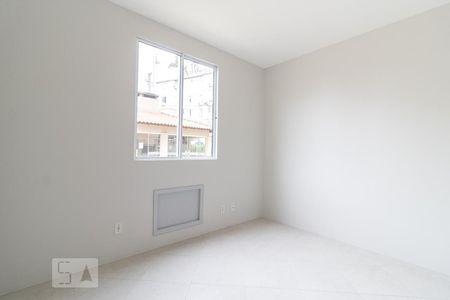 Dormitório 2 de apartamento para alugar com 2 quartos, 46m² em Protásio Alves, Porto Alegre