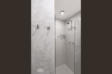 Banheiro de kitnet/studio para alugar com 1 quarto, 22m² em Consolação, São Paulo