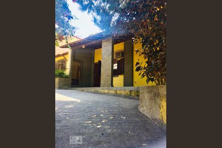 Varanda e Quintal de Casa com 2 quartos, 100m² Curicica