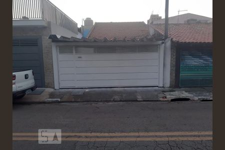 Casa para alugar com 80m², 2 quartos e 2 vagas Casa para alugar com 80m², 2 quartos e 2 vagasFachada