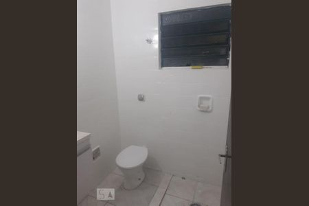 Banheiro de casa para alugar com 2 quartos, 80m² em Quitaúna, Osasco