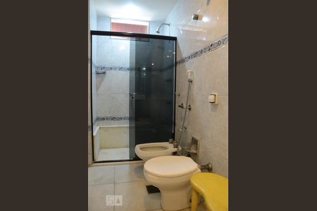 Apartamento à venda com 210m², 4 quartos e 3 vagasBanheiro da Suíte 02