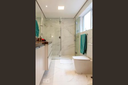 Apartamento para alugar com 130m², 3 quartos e 1 vaga Apartamento para alugar com 130m², 3 quartos e 1 vagaBanheiro de suíte