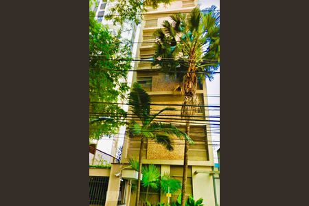 Apartamento para alugar com 130m², 3 quartos e 1 vaga Apartamento para alugar com 130m², 3 quartos e 1 vagaFachada