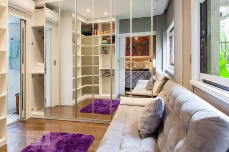 Apartamento para alugar com 130m², 3 quartos e 1 vaga Apartamento para alugar com 130m², 3 quartos e 1 vagaCloset