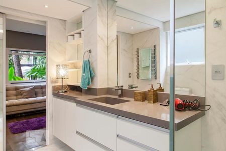 Apartamento para alugar com 130m², 3 quartos e 1 vaga Apartamento para alugar com 130m², 3 quartos e 1 vagaBanheiro de suíte