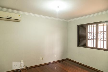 Quarto 1 de casa para alugar com 3 quartos, 205m² em Vila Nhocune, São Paulo