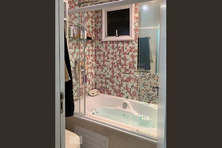 Apartamento à venda com 83m², 3 quartos e 2 vagasBanheiro da Suíte