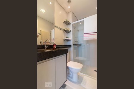 Banheiro de kitnet/studio para alugar com 1 quarto, 27m² em Bethaville I, Barueri