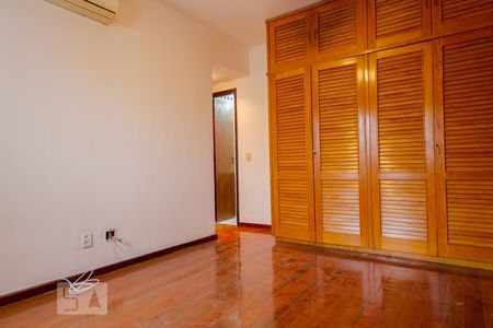 Apartamento à venda com 130m², 3 quartos e 2 vagasSuíte