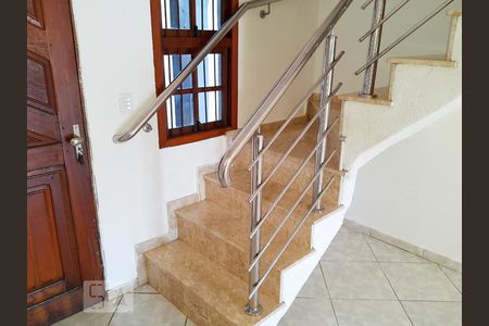 Casa à venda com 197m², 4 quartos e sem vagaEscada